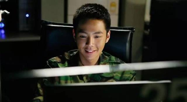 《老九門》陳偉霆領銜宋仲基李鐘碩霍建華胡歌 中韓男星制服造型盤點【組圖】