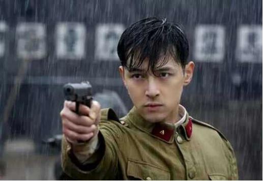 《老九門》陳偉霆領銜宋仲基李鐘碩霍建華胡歌 中韓男星制服造型盤點【組圖】