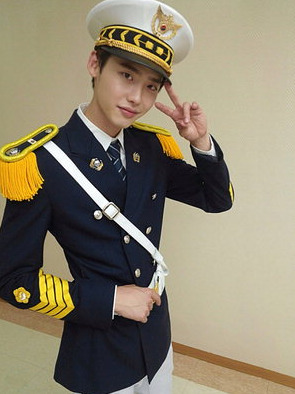 《老九門》陳偉霆領銜宋仲基李鐘碩霍建華胡歌 中韓男星制服造型盤點【組圖】