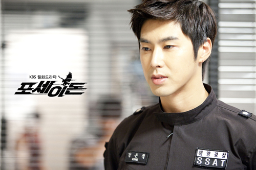 《老九門》陳偉霆領銜宋仲基李鐘碩霍建華胡歌 中韓男星制服造型盤點【組圖】