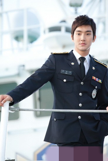 《老九門》陳偉霆領銜宋仲基李鐘碩霍建華胡歌 中韓男星制服造型盤點【組圖】