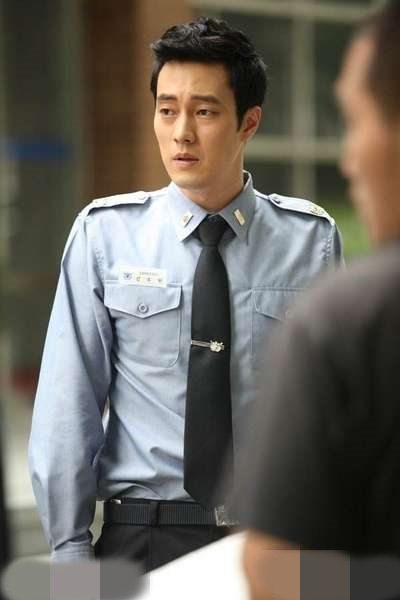 《老九門》陳偉霆領銜宋仲基李鐘碩霍建華胡歌 中韓男星制服造型盤點【組圖】