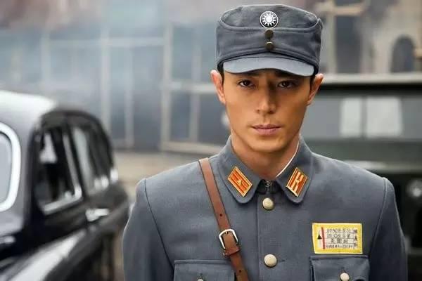 《老九門》陳偉霆領銜宋仲基李鐘碩霍建華胡歌 中韓男星制服造型盤點【組圖】