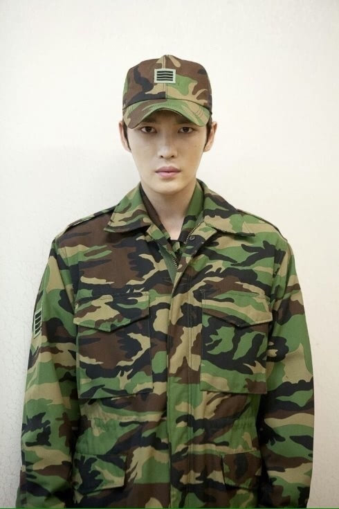 《老九門》陳偉霆領銜宋仲基李鐘碩霍建華胡歌 中韓男星制服造型盤點【組圖】