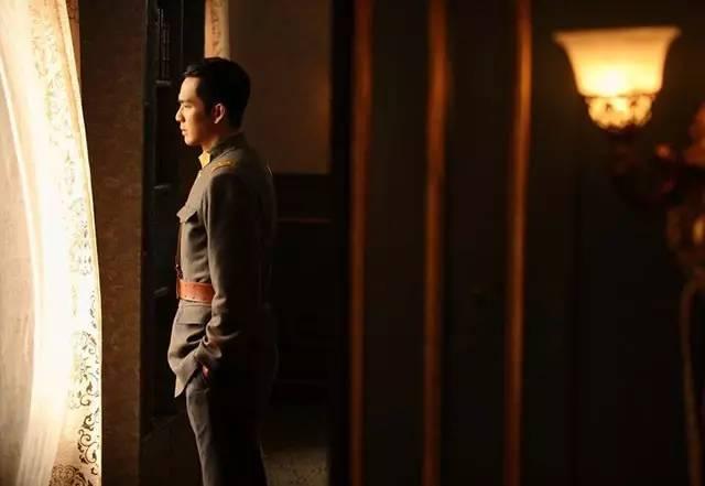 《老九門》陳偉霆領銜宋仲基李鐘碩霍建華胡歌 中韓男星制服造型盤點【組圖】