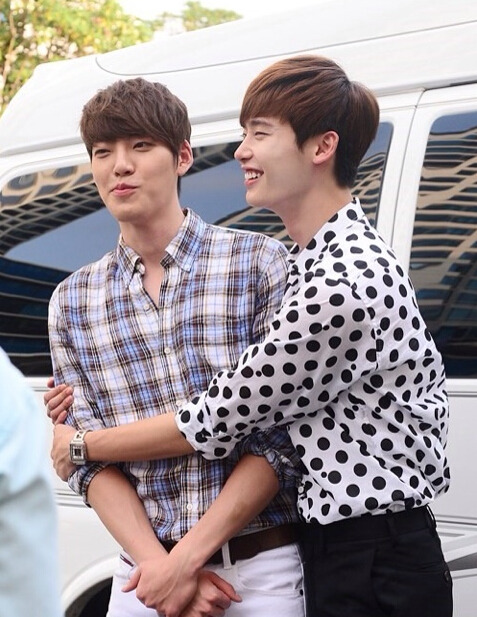 靈魂伴侶！李鐘碩金宇彬“相愛相殺” 新劇同期播出人氣PK【組圖】