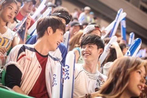 靈魂伴侶！李鐘碩金宇彬“相愛相殺” 新劇同期播出人氣PK【組圖】