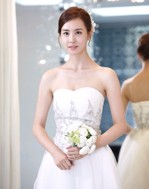 樸信惠宋茜秀智劉詩詩AngelaBaby 中韓女星婚紗造型PK誰最美【組圖】