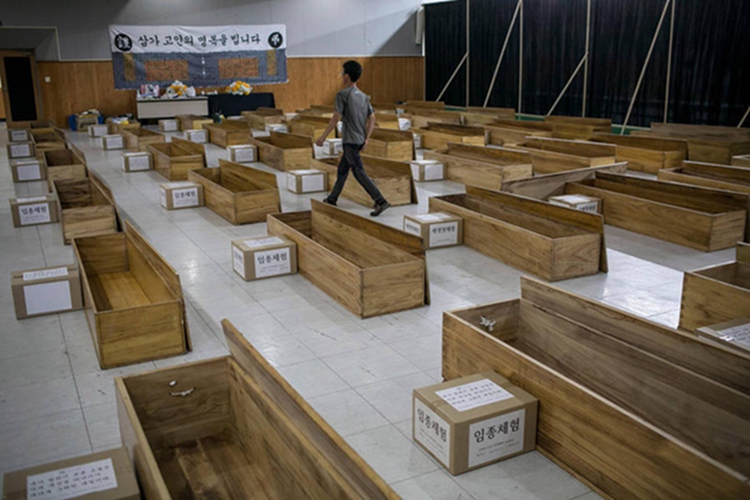 自殺率居高不下 韓國政府出奇招辦“假死體驗”【組圖】