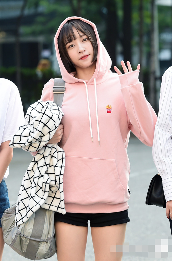 鄭爽短發美出新高度 盤點中韓女星驚艷短發造型【組圖】