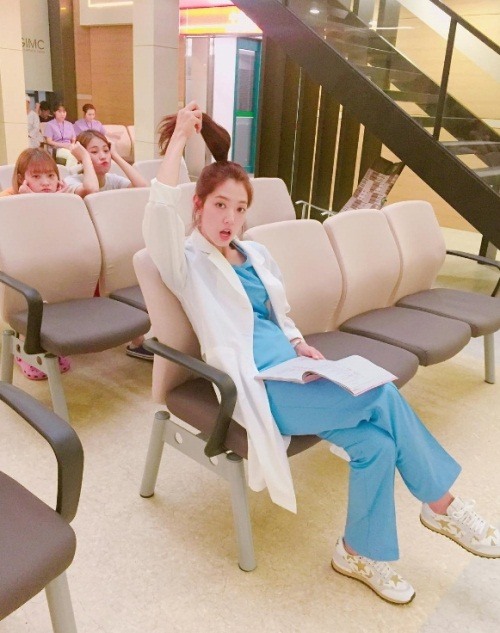 “智慧夫婦”又發糖！ 《Doctors》樸信惠曬與金來沅親密合影