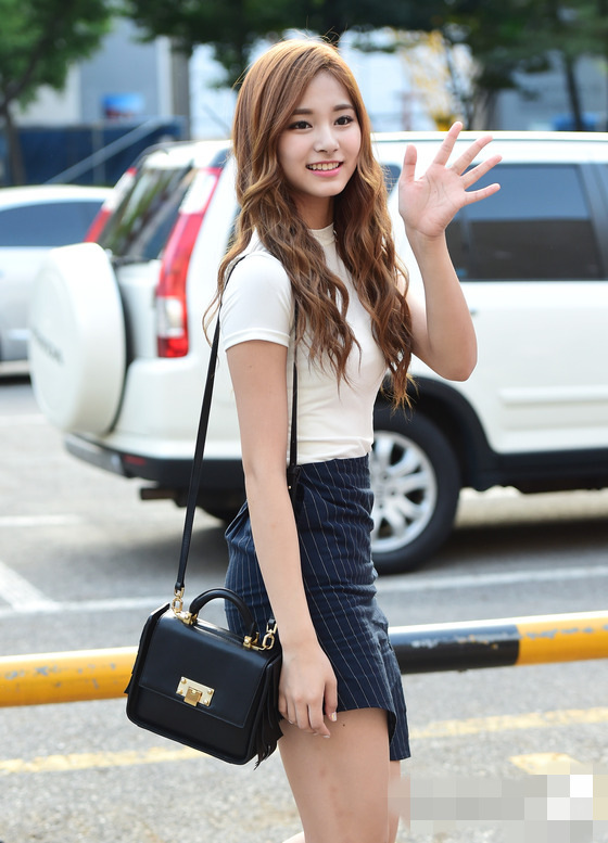 泫雅TWICE等現身“上班路” Gfriend踩輪滑亮相李弘基睡眼惺忪【組圖】