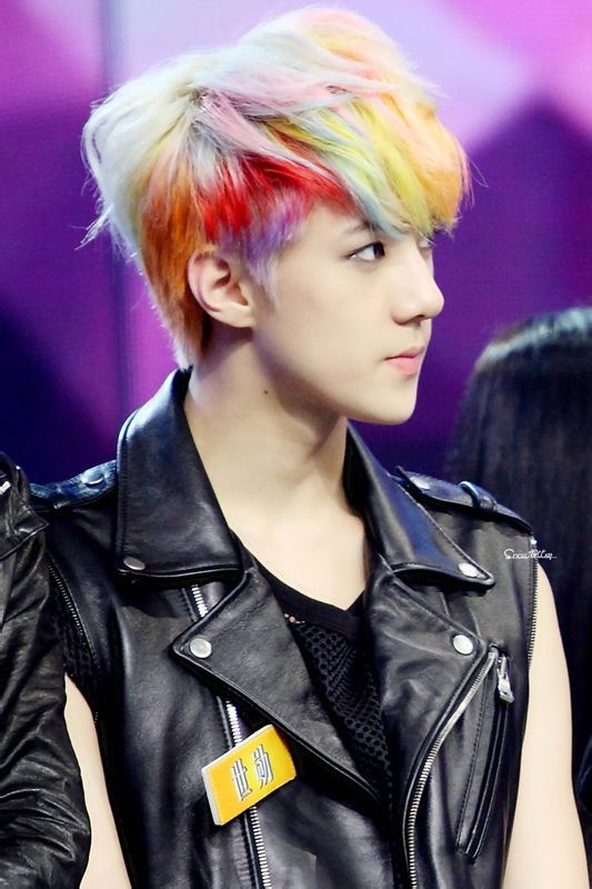 王嘉爾bigbang權志龍EXO伯賢燦烈世勛 韓國愛豆炫酷發色盤點【組圖】