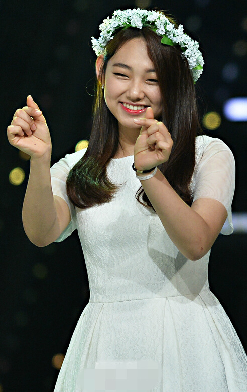 《冠軍秀》Gfriend奪冠女團爭奇斗艷 泫雅solo舞臺性感依舊【組圖】