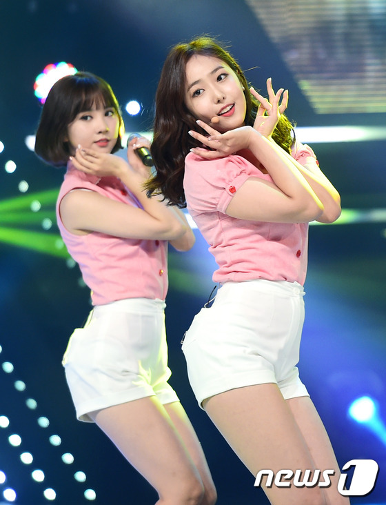 《冠軍秀》Gfriend奪冠女團爭奇斗艷 泫雅solo舞臺性感依舊【組圖】