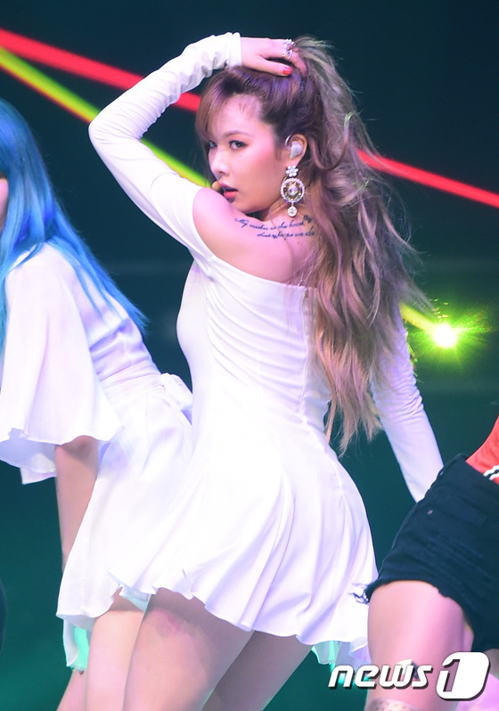 《冠軍秀》Gfriend奪冠女團爭奇斗艷 泫雅solo舞臺性感依舊【組圖】