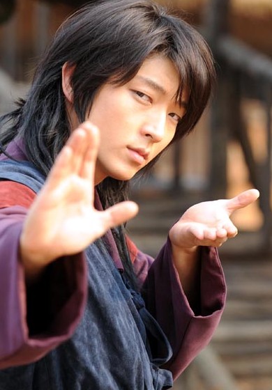 《擇天記》鹿晗古裝吸睛  李準基樸寶劍李易峰等男神古裝也超帥【組圖】