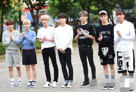 Gfriend泫雅亮相“上班路” I.O.I清早就化厚重眼妝【組圖】