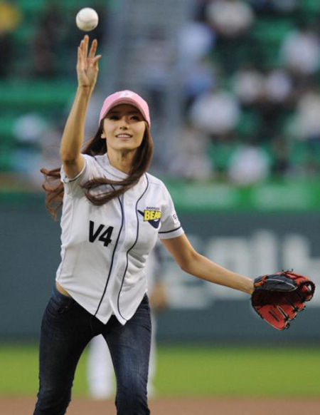 樸信惠李鐘碩韓孝周宋仲基 男神女神穿運動裝活力四射【組圖】