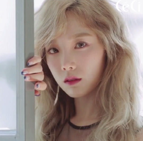 少女時代泰妍化身“金發精靈”拍寫真 牛奶皮膚吸睛【組圖】