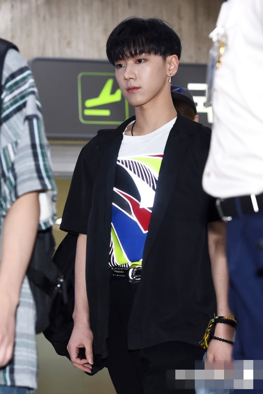 SHINee、NCT結束家族演唱會返韓 人氣火爆獲大批粉絲接機【組圖】