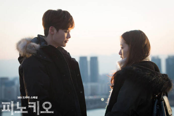 《W-兩個世界》李鐘碩韓孝周情侶裝超甜 盤點韓劇情侶穿搭【組圖】