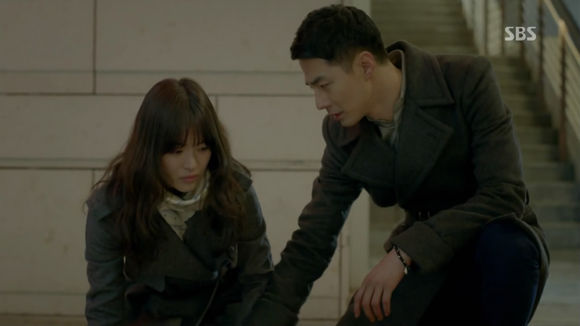 《W-兩個世界》李鐘碩韓孝周情侶裝超甜 盤點韓劇情侶穿搭【組圖】