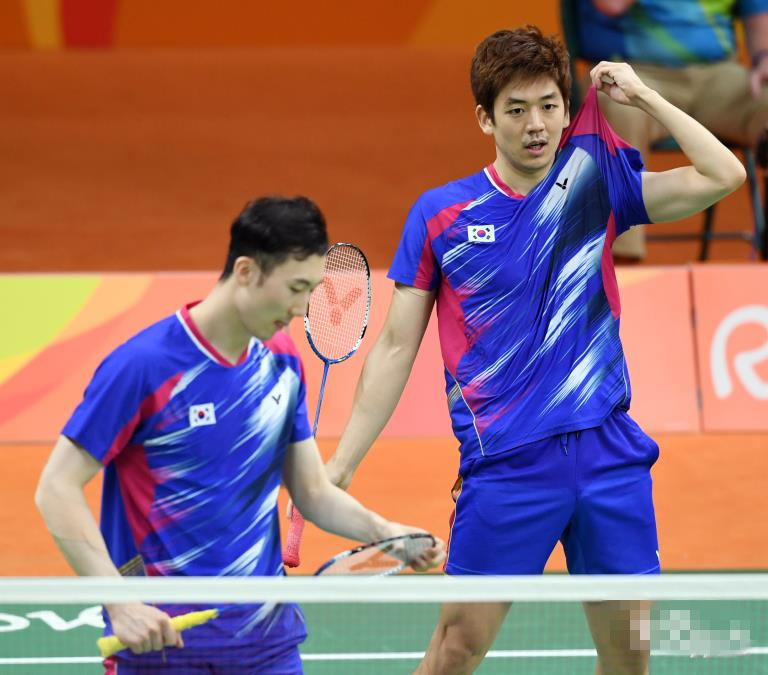 韓國組合李龍大/柳延星以1比2不敵馬來西亞選手，無緣男雙四強。