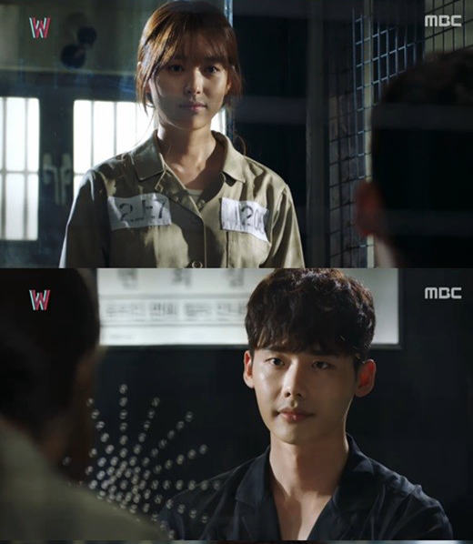 《W-兩個世界》有愛瞬間盤點 李鐘碩韓孝周“一言不合就kiss”【組圖】