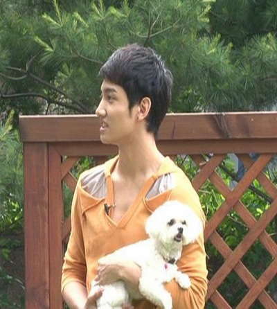 Bigbang權志龍EXO金希澈崔始源 韓國愛豆都愛萌寵【組圖】