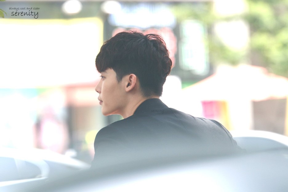 《W-兩個世界》花絮照匯總 李鐘碩韓孝周片場有愛互動【組圖】