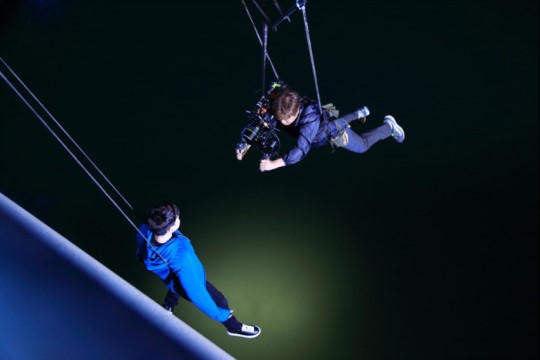 《W-兩個世界》花絮照匯總 李鐘碩韓孝周片場有愛互動【組圖】