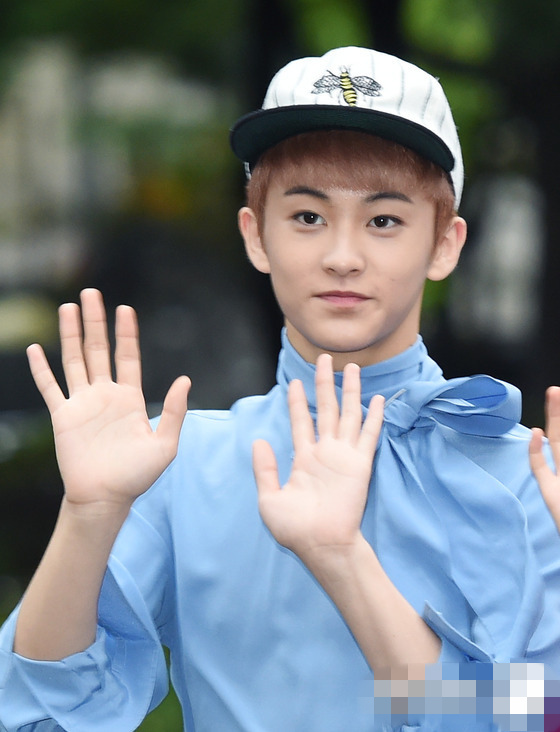 NCT DREAM首次亮相“上班路”宇宙少女小清新IOI時尚可愛【組圖】