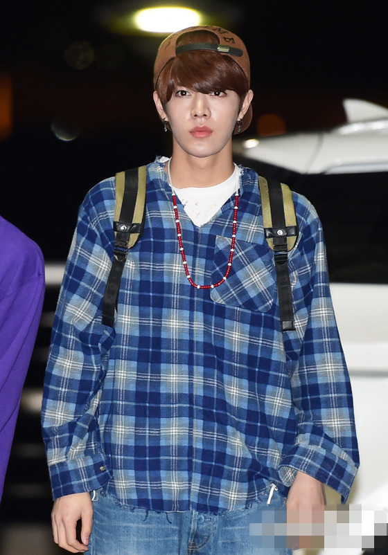 NCT現身機場飛夏威夷 泰容黑衣裝扮帥氣吸睛【組圖】