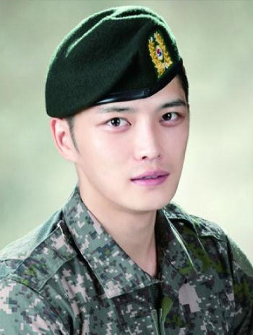 《微微一笑很傾城》楊洋軍藝出身 李鐘碩李準基宋仲基等韓星軍裝照帥翻天【組圖】