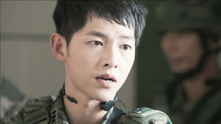 《微微一笑很傾城》楊洋軍藝出身 李鐘碩李準基宋仲基等韓星軍裝照帥翻天【組圖】