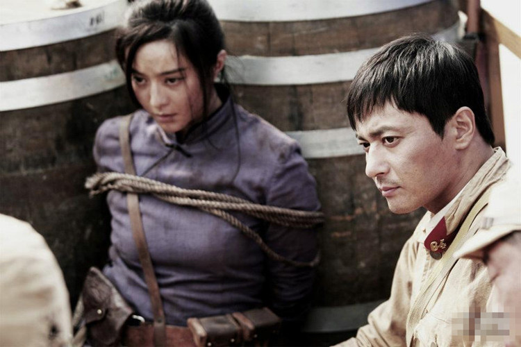 《微微一笑很傾城》楊洋軍藝出身 李鐘碩李準基宋仲基等韓星軍裝照帥翻天【組圖】