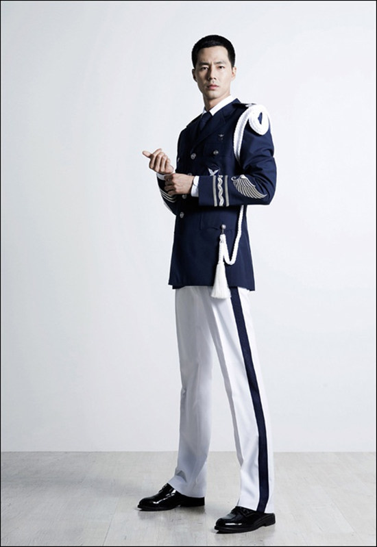 《微微一笑很傾城》楊洋軍藝出身 李鐘碩李準基宋仲基等韓星軍裝照帥翻天【組圖】