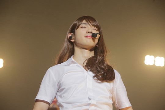 權志龍王嘉爾劉在石張藝興胡歌 男星穿女裝美翻天還是辣眼睛？【組圖】