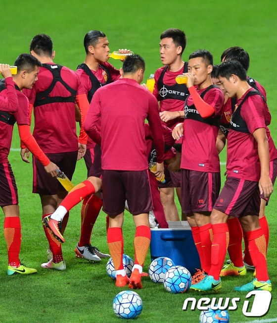 【世界杯預選賽12強賽】國足今日戰韓國 高洪波力求創造奇跡（組圖）