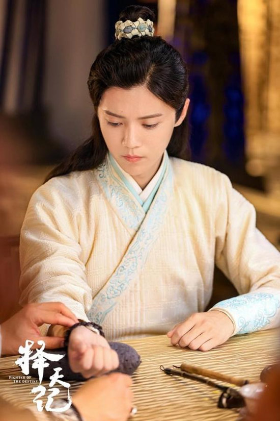 《微微一笑很傾城》楊洋再接古裝劇 現代古裝皆相宜的中韓男星盤點【組圖】