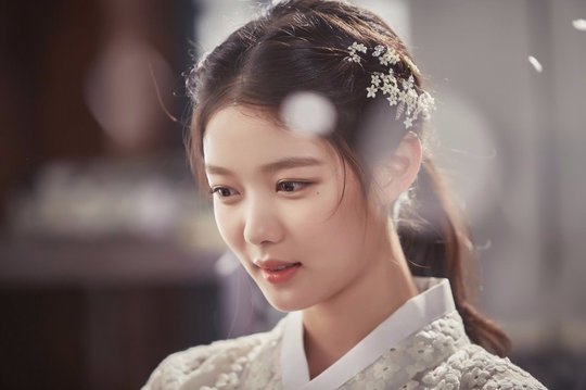 《微微一笑很傾城》鄭爽IU允兒關曉彤鞠婧煒 中韓90后小花旦古裝PK【組圖】