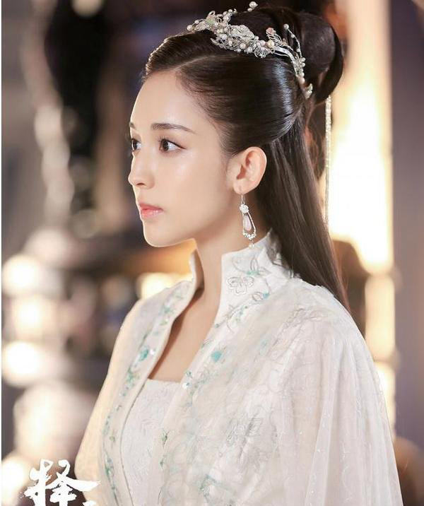 《微微一笑很傾城》鄭爽IU允兒關曉彤鞠婧煒 中韓90后小花旦古裝PK【組圖】