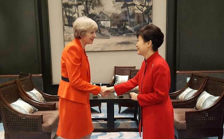 韓國總統樸槿惠與英國新首相特麗莎-梅舉行會晤。