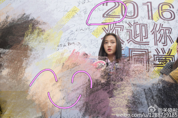 關曉彤北電報到 允兒鄭秀晶樸信惠等韓星校園照盤點【組圖】