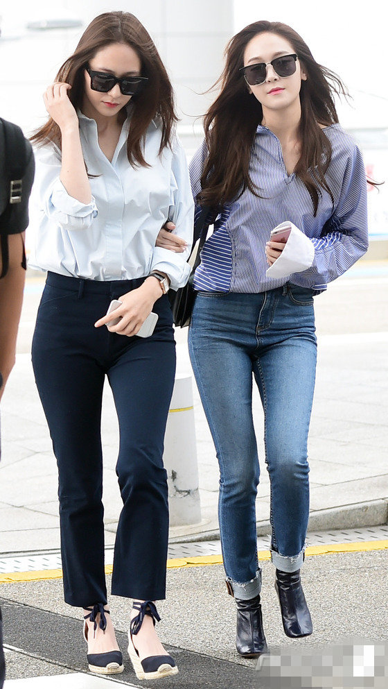 鄭氏姐妹合體！Jessica鄭秀晶一同現身機場 攜手演繹機場時尚【組圖】