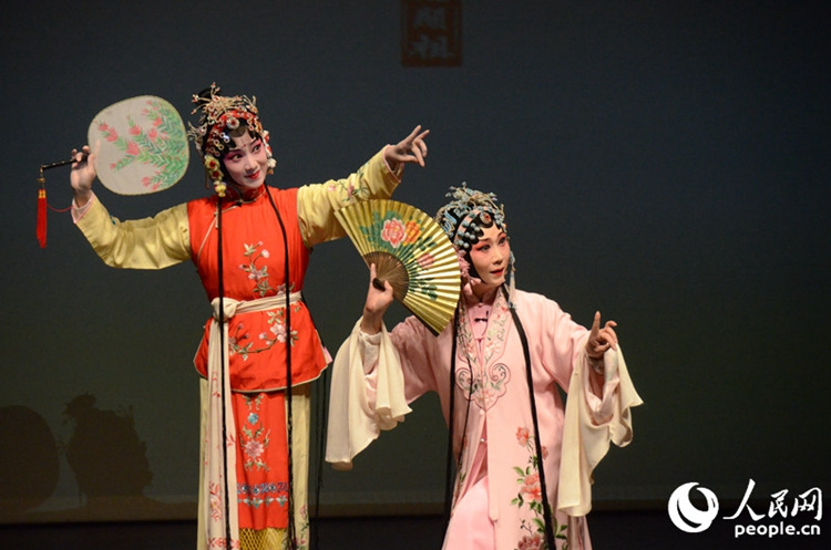 昆劇《牡丹亭》于6日晚在韓國世宗文化會館進行首演。