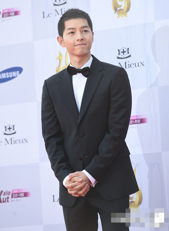 “2016首爾電視劇大賞”紅毯照匯總 宋仲基超短發亮相顯清爽【組圖】