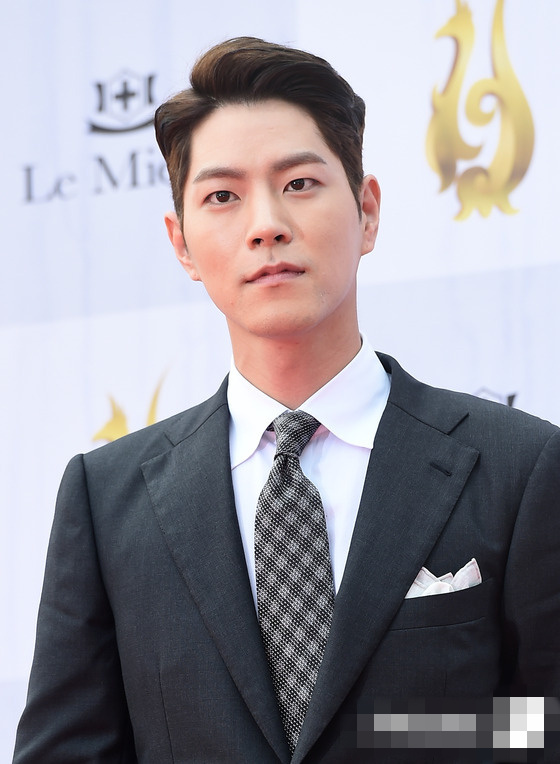 “2016首爾電視劇大賞”紅毯照匯總 宋仲基超短發亮相顯清爽【組圖】