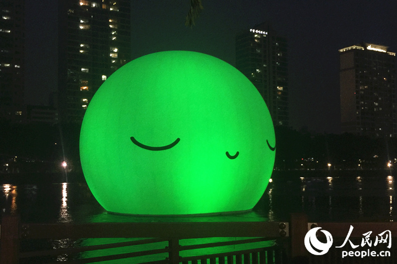 “超級月亮”點亮首爾夜空